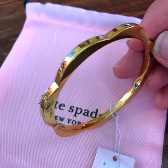 Kate Spade ♠️ Gold Hinge Bangle - Picture 3 of 3
